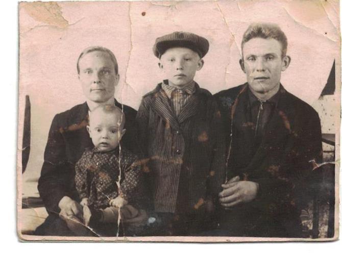 БЕССОНОВА АННА СТЕПАНОВНА, БЕССОНОВ АЛЕКСЕЙ ЛЕОНТЬЕВИЧ, 1949.jpg